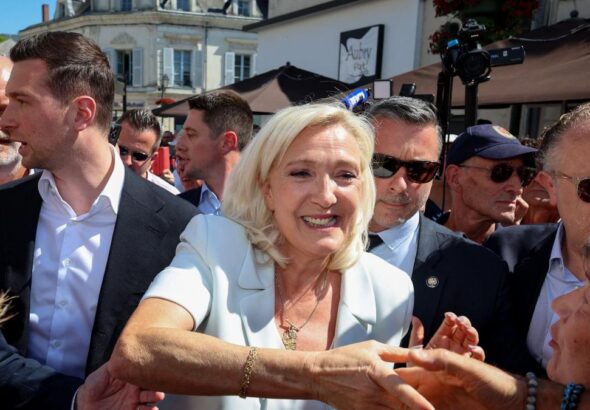 Bofetón a Macron, esperando a Le Pen