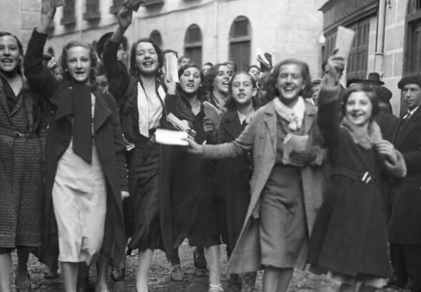 La mujer consigue por fin votar en España