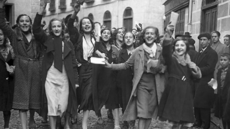 La mujer consigue por fin votar en España
