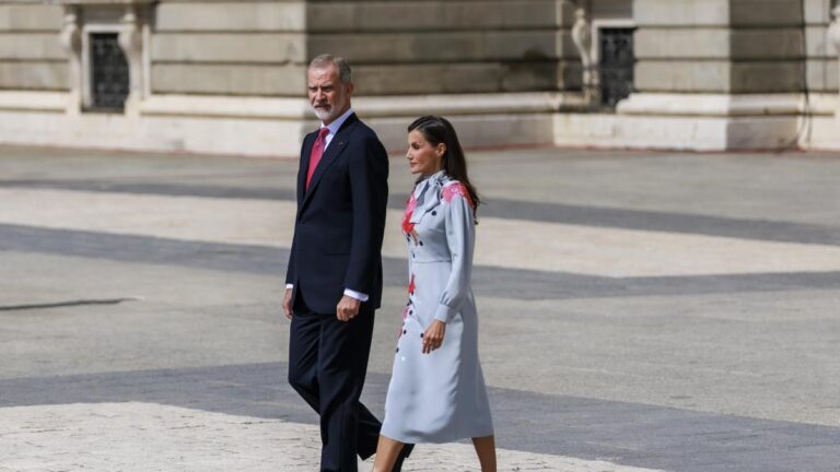 Visita de los Reyes a Ceuta, en directo: última hora de la llegada y los actos de Felipe VI y Letizia en una jornada histórica