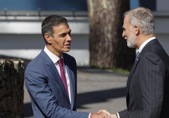 Sánchez llamó ayer por teléfono al Rey para comunicarle la convocatoria electoral