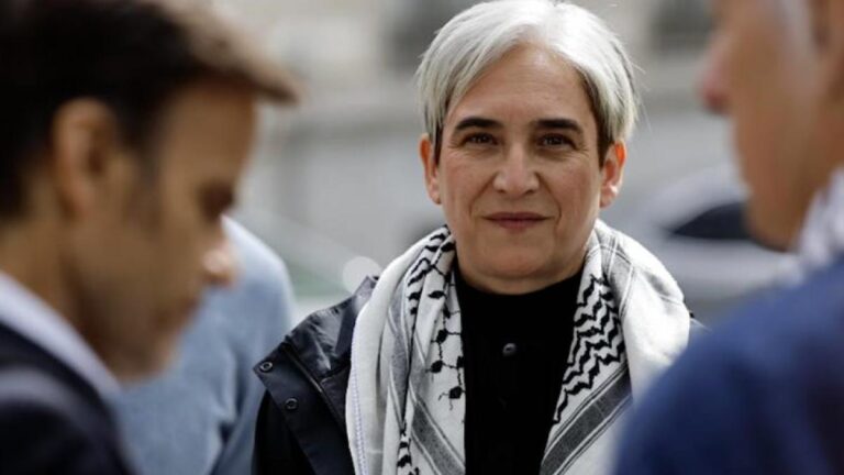 Colau, dispuesta a renunciar al liderazgo del Frente Amplio para pactar con Podemos