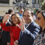 Llorca lidera una comitiva para arropar a Feijóo en su primer mitin en pleno debate de su candidatura