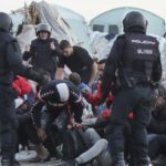 La policía desaloja el último gran asentamiento de migrantes en Ceuta