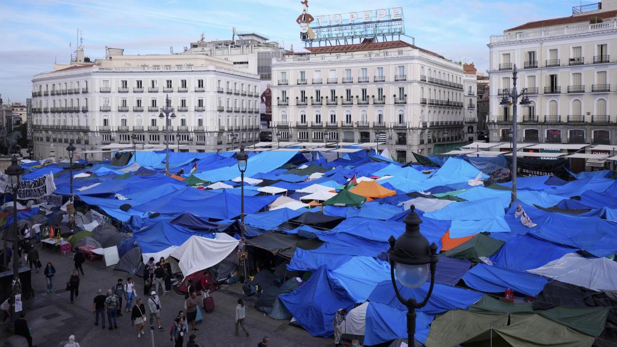 Francia en llamas, Italia en tensión, España abre la válvula electoral