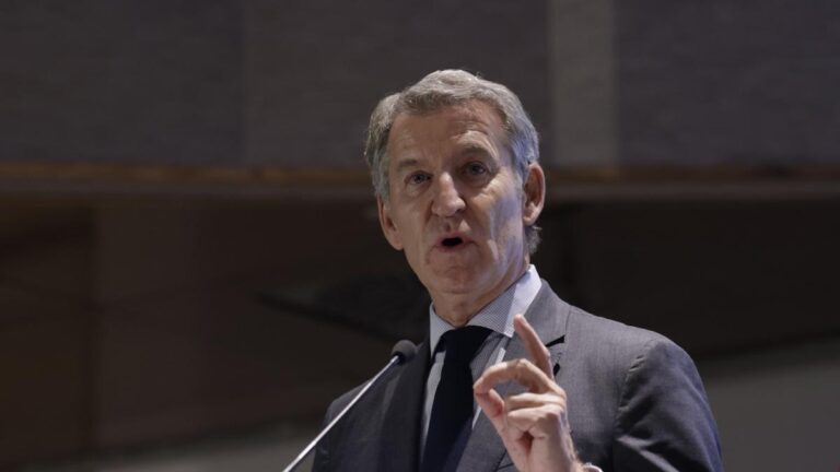 Feijóo se fija el objetivo de subir el salario medio y no únicamente el sueldo mínimo