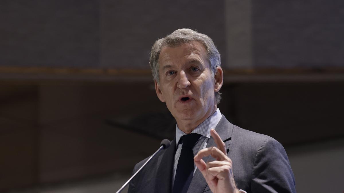 Feijóo se fija el objetivo de subir el salario medio y no únicamente el sueldo mínimo
