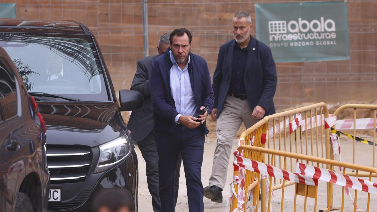 Sánchez sostiene por ahora a Puente pese a la presión para que dimita